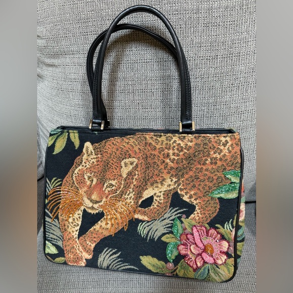 Isabella Fiore Handbags - NWOT ISABELLE FIORE CHEETAH & Floral Bag Purse
